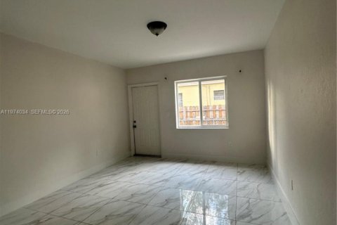 Commercial property in Miami, Florida 128.02 sq.m. № 2041935 - photo 16