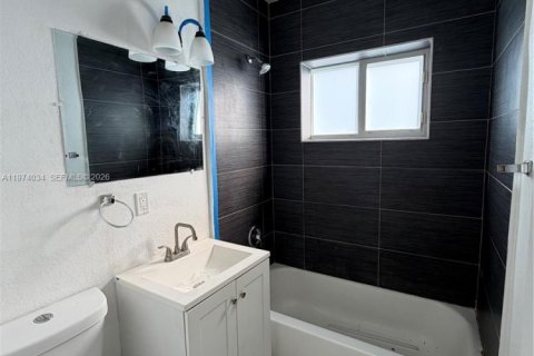 Commercial property in Miami, Florida 128.02 sq.m. № 2041935 - photo 8