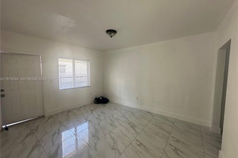 Commercial property in Miami, Florida 128.02 sq.m. № 2041935 - photo 19