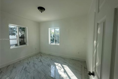 Commercial property in Miami, Florida 128.02 sq.m. № 2041935 - photo 17