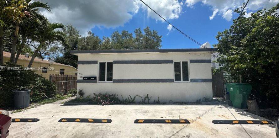 Commercial property in Miami, Florida 128.02 sq.m. № 2041935