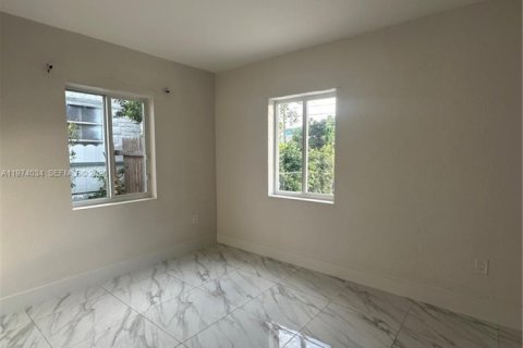 Commercial property in Miami, Florida 128.02 sq.m. № 2041935 - photo 24