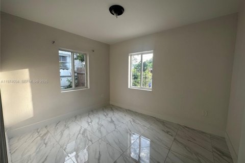 Commercial property in Miami, Florida 128.02 sq.m. № 2041935 - photo 25