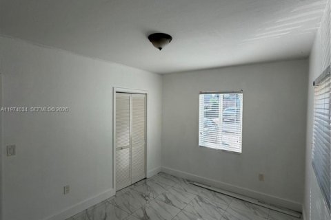 Commercial property in Miami, Florida 128.02 sq.m. № 2041935 - photo 5