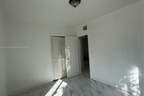 Commercial property in Miami, Florida 128.02 sq.m. № 2041935 - photo 7