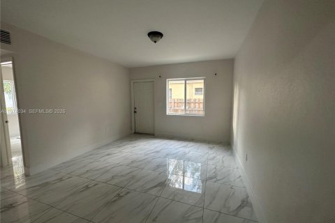 Commercial property in Miami, Florida 128.02 sq.m. № 2041935 - photo 26