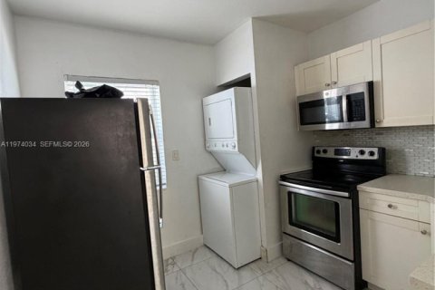 Commercial property in Miami, Florida 128.02 sq.m. № 2041935 - photo 12