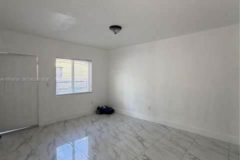 Commercial property in Miami, Florida 128.02 sq.m. № 2041935 - photo 10