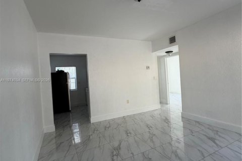 Commercial property in Miami, Florida 128.02 sq.m. № 2041935 - photo 13