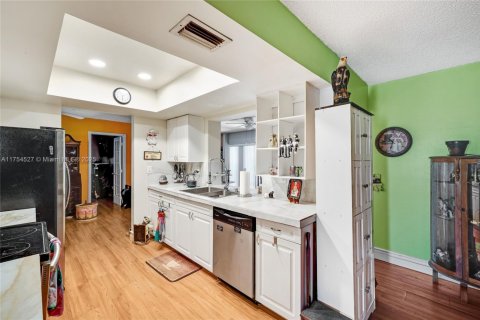 House in Tamarac, Florida 2 bedrooms, 157.93 sq.m. № 1864905 - photo 9