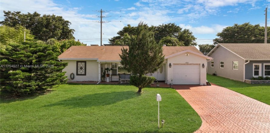 House in Tamarac, Florida 2 bedrooms, 157.93 sq.m. № 1864905