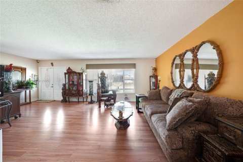 House in Tamarac, Florida 2 bedrooms, 157.93 sq.m. № 1864905 - photo 7