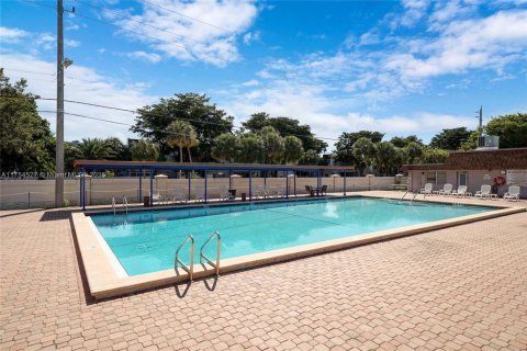 House in Tamarac, Florida 2 bedrooms, 157.93 sq.m. № 1864905 - photo 2