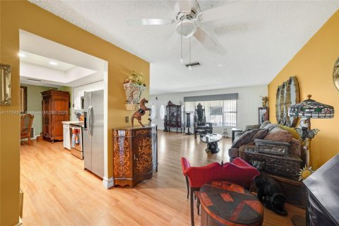 House in Tamarac, Florida 2 bedrooms, 157.93 sq.m. № 1864905 - photo 21