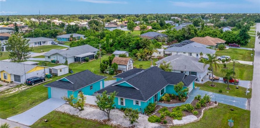House in Englewood, Florida 2 bedrooms, 139.73 sq.m. № 1808181