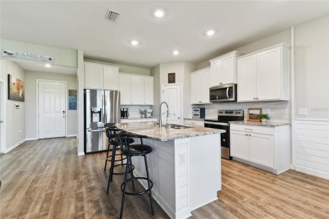 House in Parrish, Florida 4 bedrooms, 255.76 sq.m. № 2406243 - photo 17