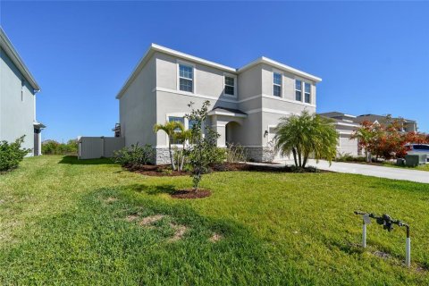 House in Parrish, Florida 4 bedrooms, 255.76 sq.m. № 2406243 - photo 2
