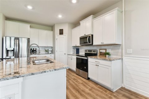 House in Parrish, Florida 4 bedrooms, 255.76 sq.m. № 2406243 - photo 16