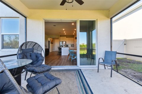 House in Parrish, Florida 4 bedrooms, 255.76 sq.m. № 2406243 - photo 30