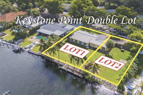 House in North Miami, Florida 3 bedrooms, 181.16 sq.m. № 1814869 - photo 1