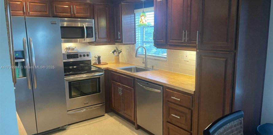 Condominio en Sunrise, Florida, 2 dormitorios  № 2035739