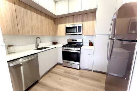 Studio à Condo à Miami Beach, Floride  № 2081836