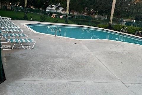 Снять в аренду коммерческую недвижимость в Плантация, Флорида 1 спальня, 27.87м2, № 1961231 - фото 28