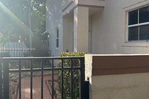 Снять в аренду коммерческую недвижимость в Плантация, Флорида 1 спальня, 27.87м2, № 1961231 - фото 6