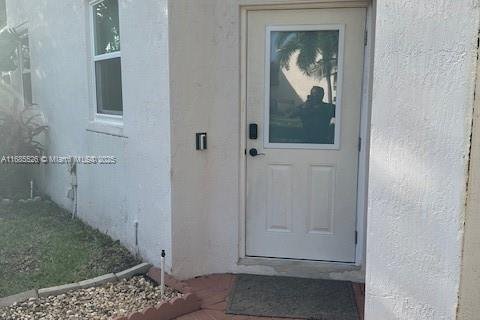 Снять в аренду коммерческую недвижимость в Плантация, Флорида 1 спальня, 27.87м2, № 1961231 - фото 5