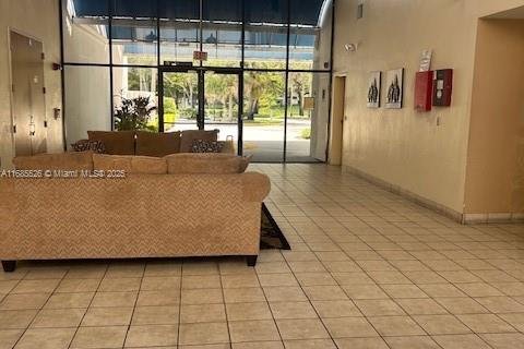 Снять в аренду коммерческую недвижимость в Плантация, Флорида 1 спальня, 27.87м2, № 1961231 - фото 19