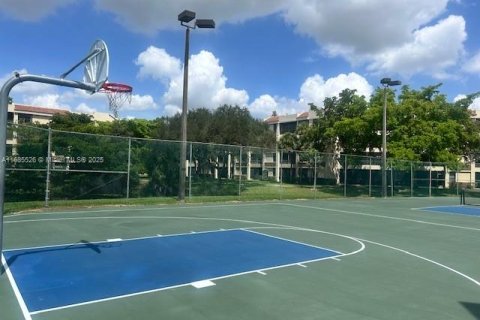 Снять в аренду коммерческую недвижимость в Плантация, Флорида 1 спальня, 27.87м2, № 1961231 - фото 17