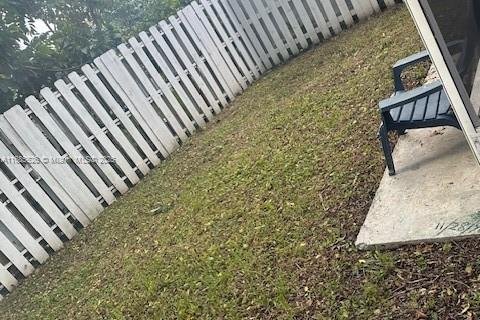 Снять в аренду коммерческую недвижимость в Плантация, Флорида 1 спальня, 27.87м2, № 1961231 - фото 1