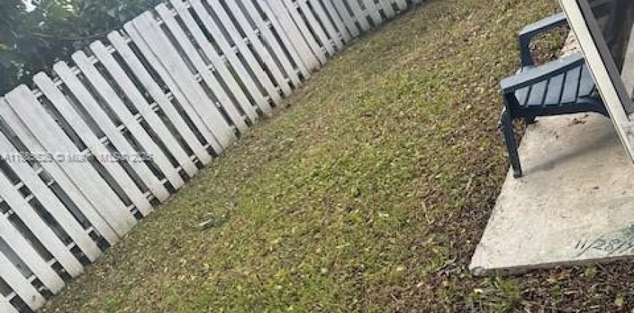 Коммерческая недвижимость в Плантация, Флорида 1 спальня, 27.87м2 № 1961231