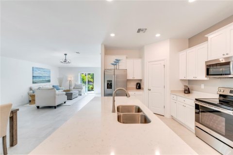 House in Fort Myers, Florida 4 bedrooms, 168.34 sq.m. № 1617992 - photo 26