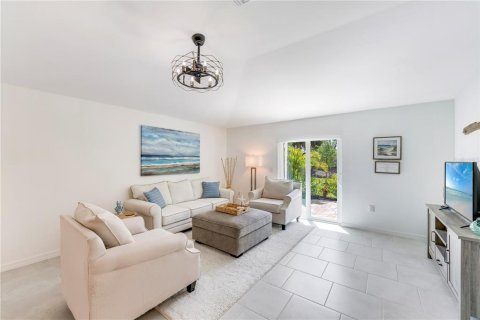 House in Fort Myers, Florida 4 bedrooms, 168.34 sq.m. № 1617992 - photo 30