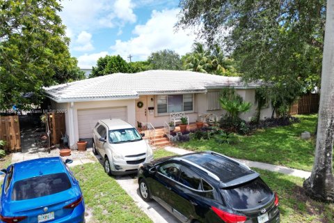 Villa ou maison à vendre à Hollywood, Floride: 3 chambres, 161.19 m2 № 2013848 - photo 24