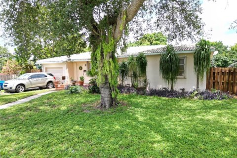 Villa ou maison à vendre à Hollywood, Floride: 3 chambres, 161.19 m2 № 2013848 - photo 2