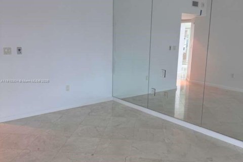 Снять в аренду кондоминиум в Майами-Бич, Флорида 2 спальни, 125.42м2, № 2082196 - фото 9