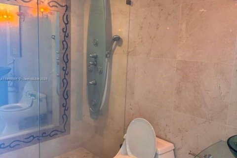 Снять в аренду кондоминиум в Майами-Бич, Флорида 2 спальни, 125.42м2, № 2082196 - фото 11