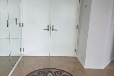 Снять в аренду кондоминиум в Майами-Бич, Флорида 2 спальни, 125.42м2, № 2082196 - фото 26