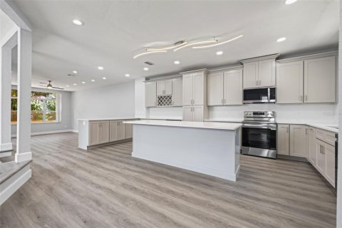 Снять в аренду таунхаус в Тиерра-Верде, Флорида 6 комнат, 275.92м2, № 1844456 - фото 4