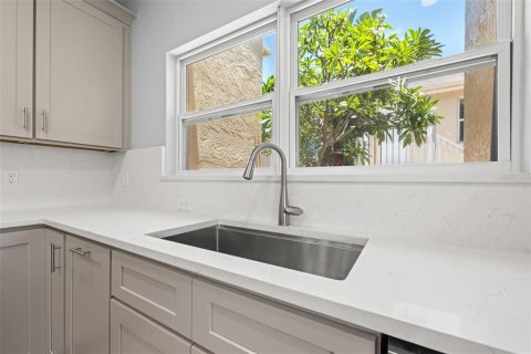 Снять в аренду таунхаус в Тиерра-Верде, Флорида 6 комнат, 275.92м2, № 1844456 - фото 9