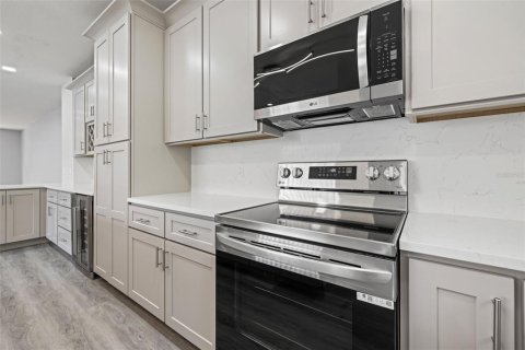 Снять в аренду таунхаус в Тиерра-Верде, Флорида 6 комнат, 275.92м2, № 1844456 - фото 7