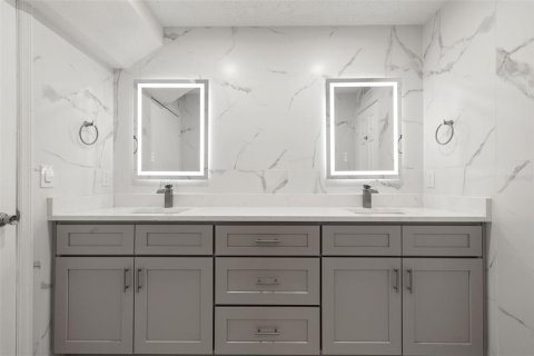 Снять в аренду таунхаус в Тиерра-Верде, Флорида 6 комнат, 275.92м2, № 1844456 - фото 30