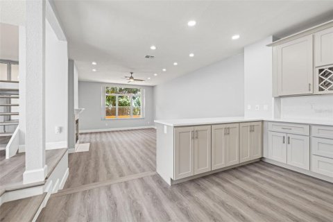 Снять в аренду таунхаус в Тиерра-Верде, Флорида 6 комнат, 275.92м2, № 1844456 - фото 12