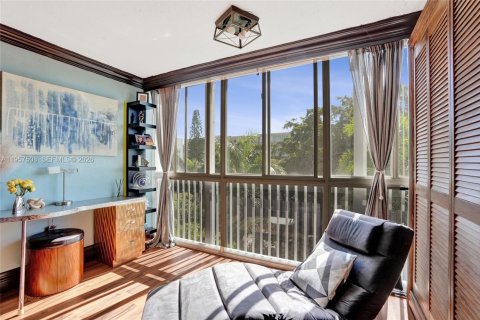 Condominio en venta en Hallandale Beach, Florida, 1 dormitorio, 67.82 m2 № 2011468 - foto 16