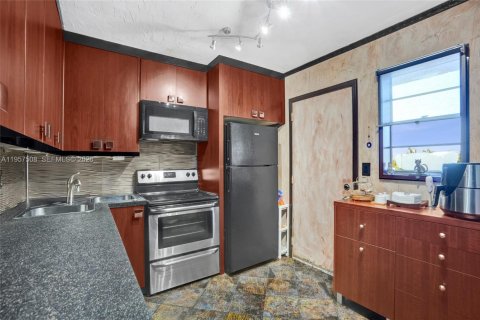 Condominio en venta en Hallandale Beach, Florida, 1 dormitorio, 67.82 m2 № 2011468 - foto 5
