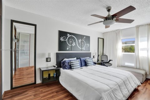 Condominio en venta en Hallandale Beach, Florida, 1 dormitorio, 67.82 m2 № 2011468 - foto 24