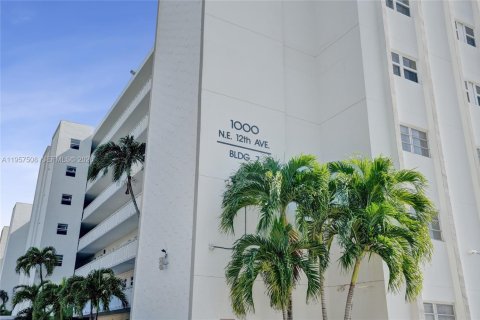 Condominio en Hallandale Beach, Florida, 1 dormitorio  № 2011468