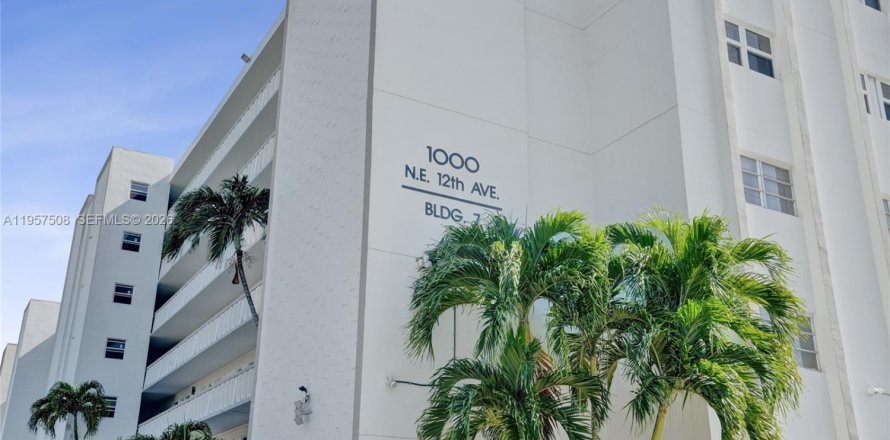 Condominio en Hallandale Beach, Florida, 1 dormitorio  № 2011468